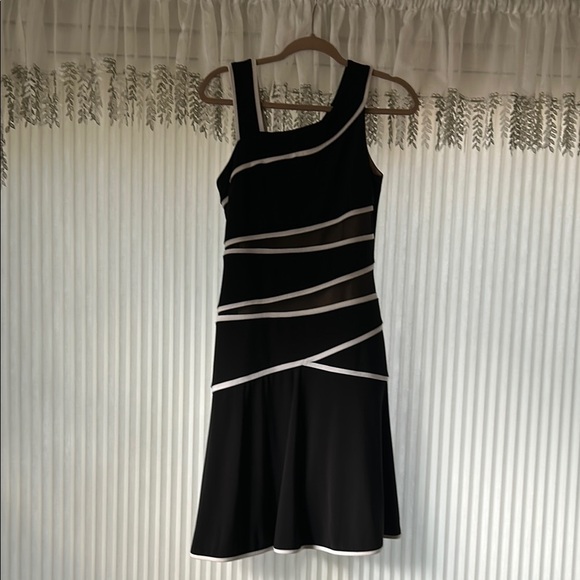 Joseph Ribkoff Black and White Asymmetrical Cocktail Dress. Size 6 - Picture 1 of 5